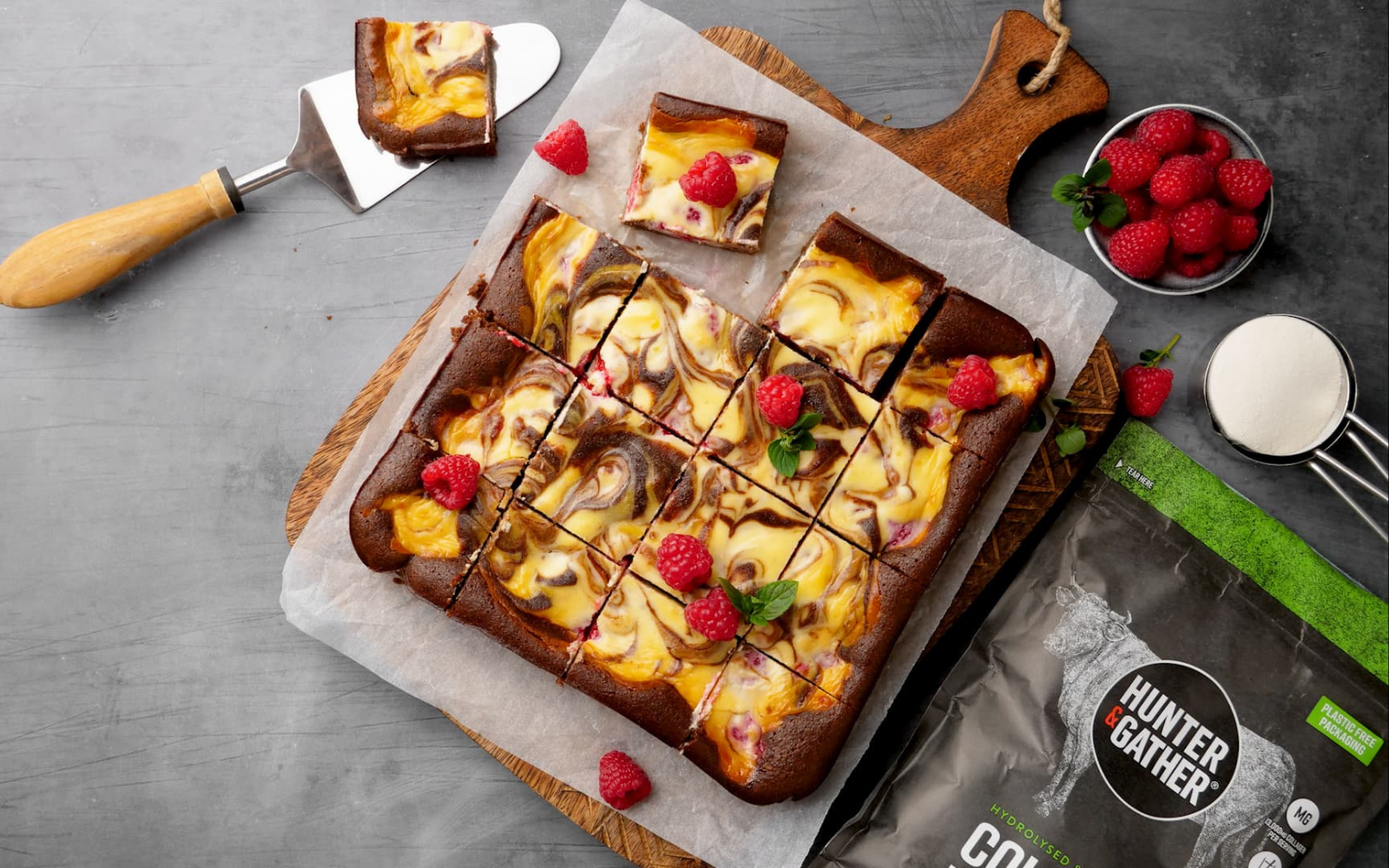 Low-Carb Schokoladen-Himbeer-Käsekuchen-Marmor-Brownies – Hunter &amp; Gather