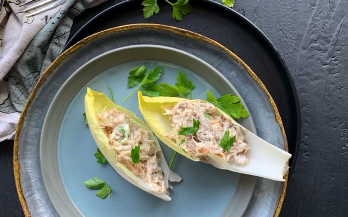 fish parcels on blue crockery