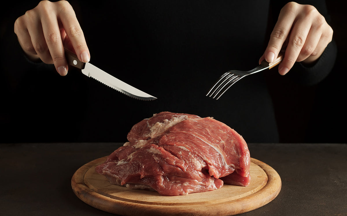 what is a carnivore: raw meat on a plate