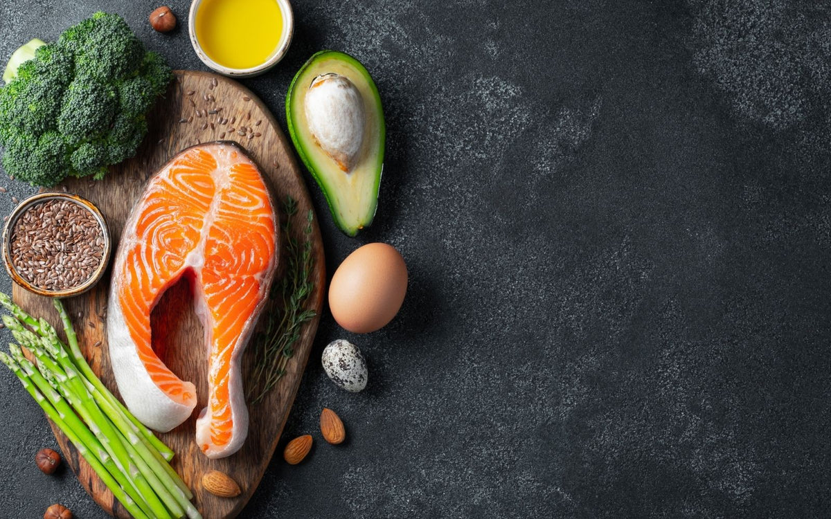 Ketosis symptoms: Variety of Keto diet food on a plate
