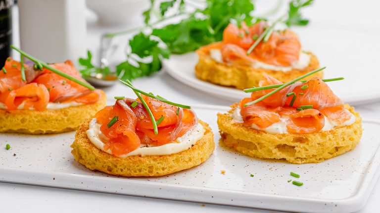 Keto toast with smoked salmon and garlic mayonnaise 